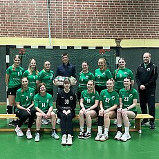 Mit neuem Look in die nächsten Spiele!💥🤾‍♀️ Vielen Dank an @schmees_luehn für den neuen Trikotsatz und die Unterstützu...