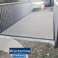 Donnerstag ist Brückentag – und heute befinden wir uns in Freiburg! Hier wurde 2018 die alte Brücke über den Scheidbach ...