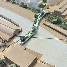 Brennstart Passerelle Zwolle! 🔥Die erste Stahlplatte für das Bauvorhaben der Brücke über den Zwoller Bahnhof liegt.

Na...