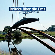 Der Überbau der neuen Brücke über die Ems ist eingehoben und die Fahrbahn geschlossen. Das 80m lange Bauwerk verbindet z...