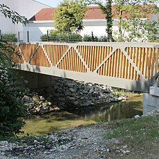 Auch im Jahr 2025 ist Donnerstag bei uns Brückentag und heute befinden wir uns in Metzingen📍. Dort haben im Jahr 2018 e...