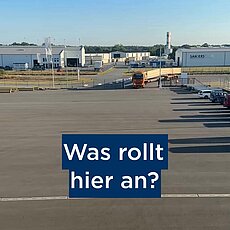 🪵 Großlieferung bei uns im Werk! 🚚✨ Schaut euch diese Giganten an! 👀 Diese Woche sind bei uns auf dem Betriebsgelände...