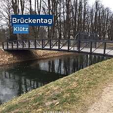 Donnerstag ist Brückentag – und heute befinden wir uns in Klütz! 2016 hat die Stadt eine neue Brücke über den Schlossgra...